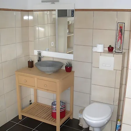فندق مبيت وإفطار Karibu Normandy 3*